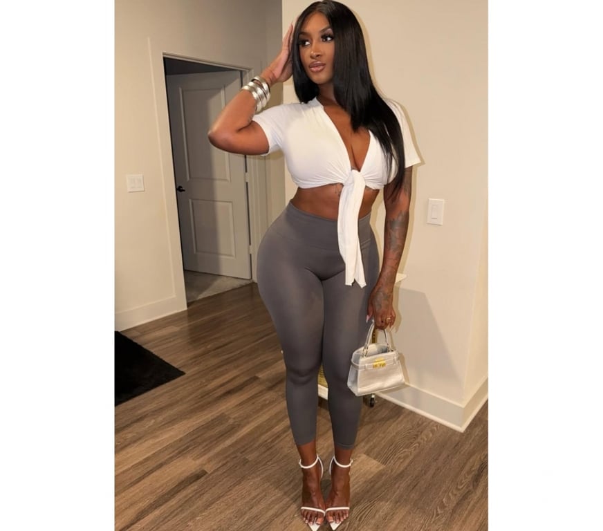 Escorts Buckinghamshire Milton Keynes - Photos for Big Colombian chocolate🔥best company party girl