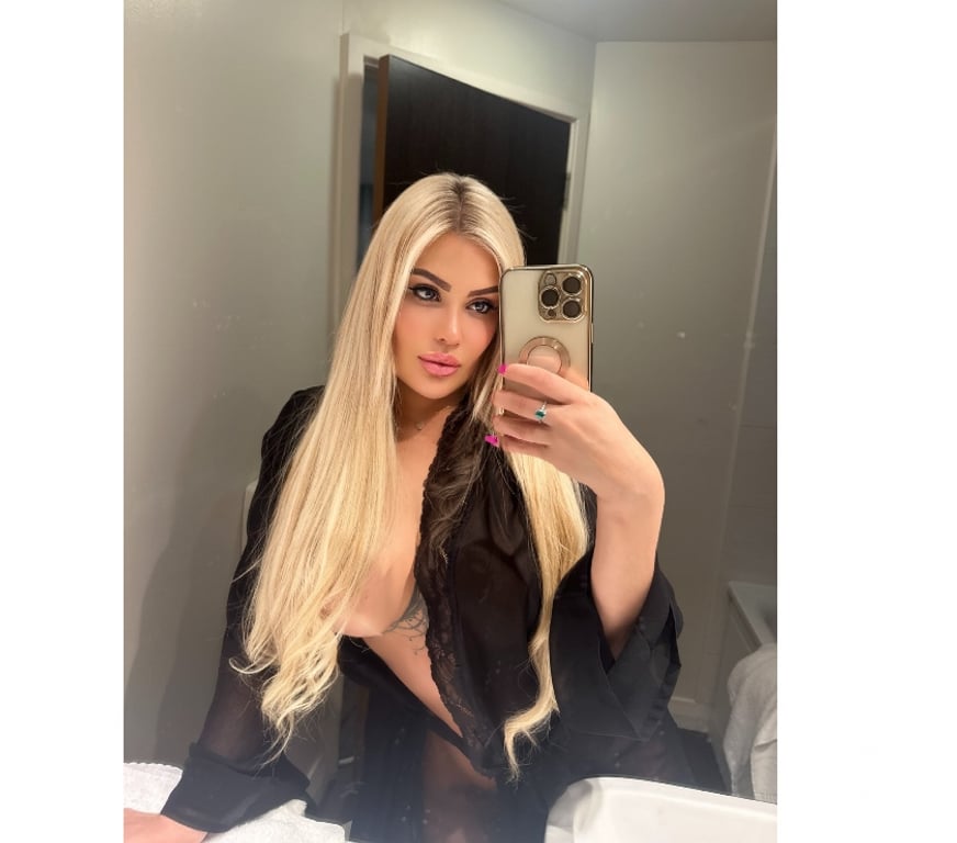 Escorts Greater Manchester Manchester - Photos for EXOTIC BLONDIE bigAss BBL-STYLE 🥳 PARTY 🍸