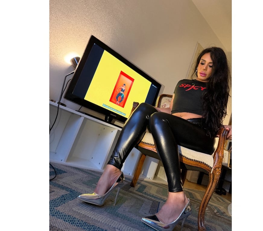 Escorts Glasgow Glasgow City Centre - Glasgow - Photos for TRANS GIRL 5’5 TALL. FOR FIRST TIMERS! XXL TOY BBL ASS!