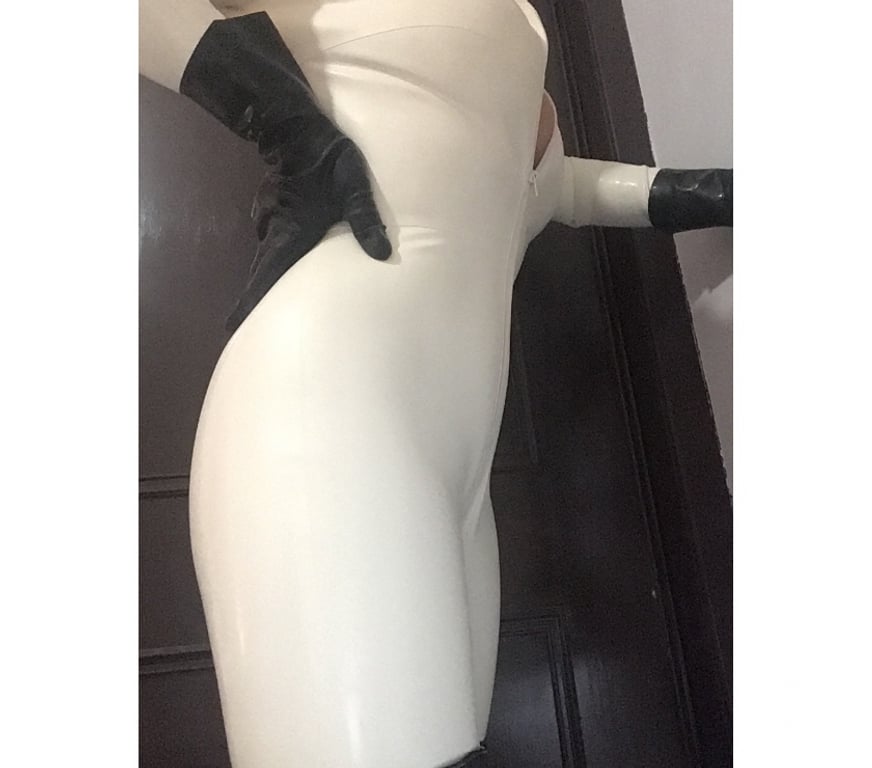 Escorts Highland Inverness - Highland - Photos for MATURELADY 43yrs LATEXLOVER