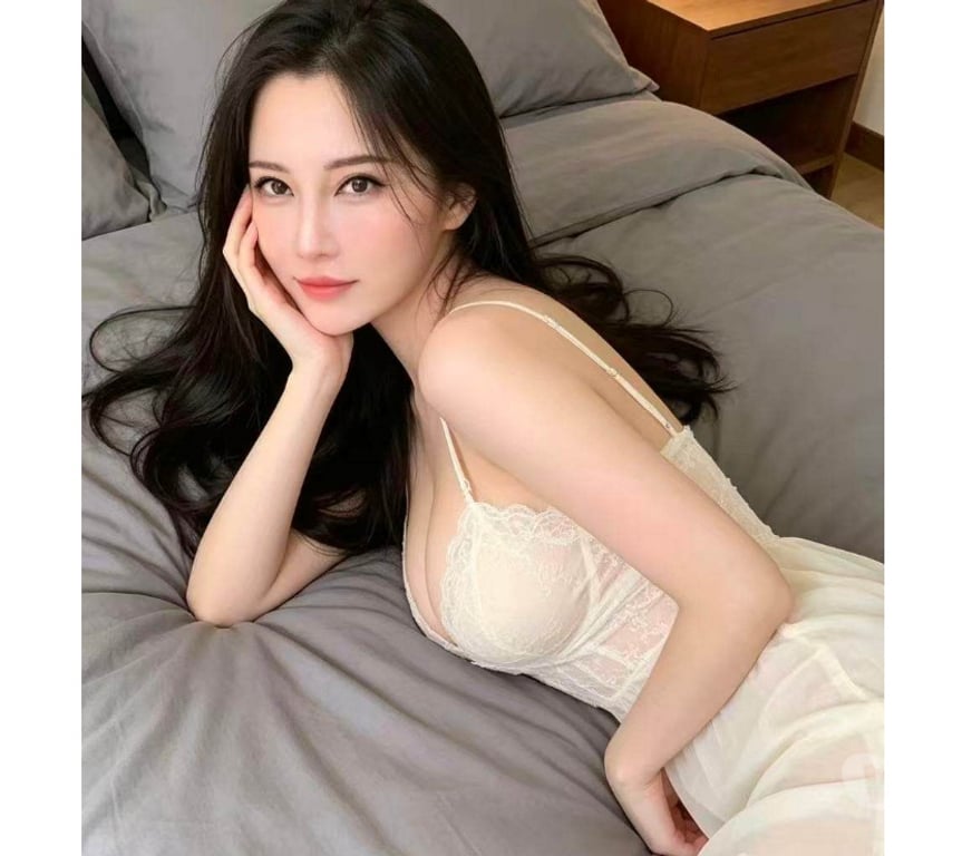 Escorts East London Isle of Dogs - East London - Photos for 🌟 Elegant Companion • Private & Relaxed