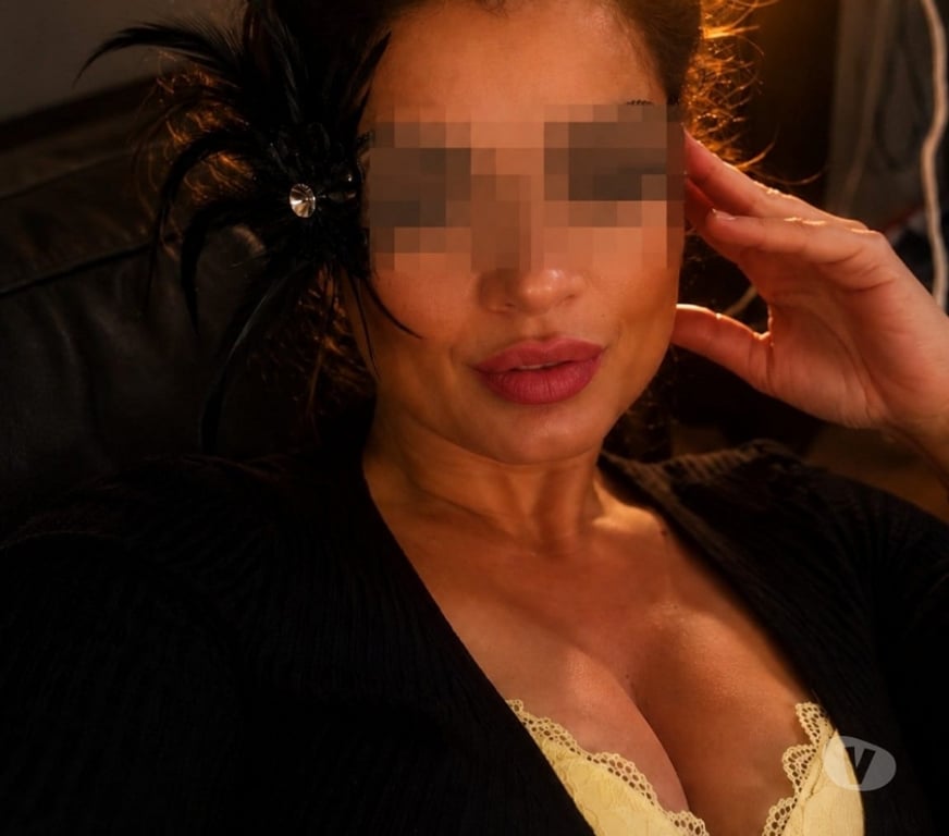 Escorts Derbyshire Derby - Photos for Derby Vernon Gate Busty Nicole Massage Experience