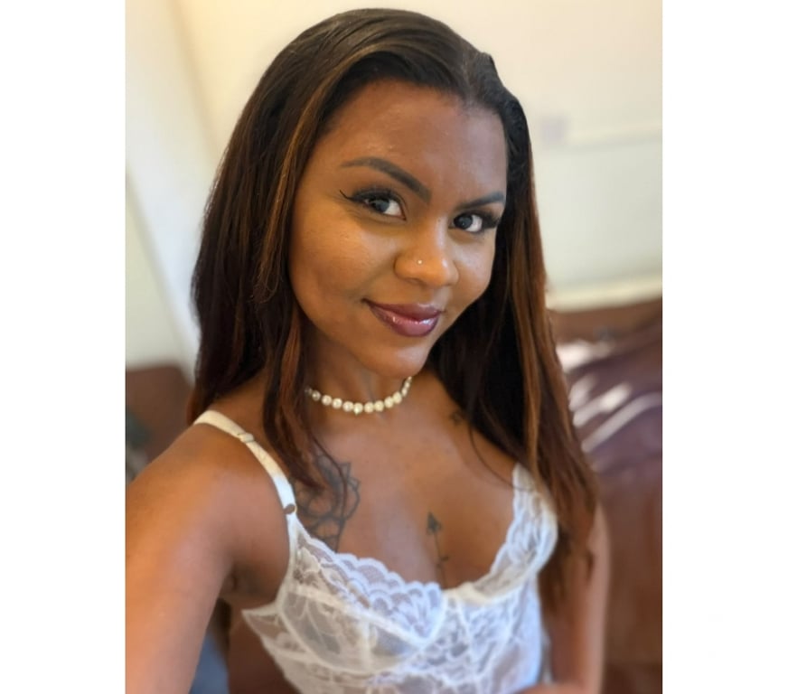 Escorts South East London Croydon - Photos for 🍯 Enchantress and Alluring 🔥 Luana 🇧🇷