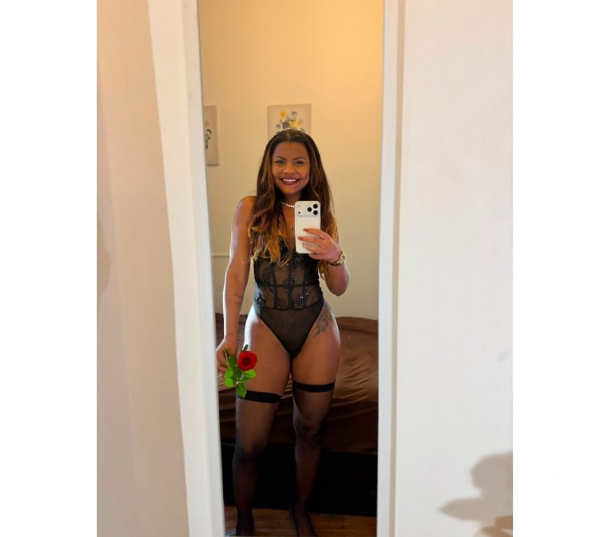 Escorts South East London Croydon - Photos for 🍯 Enchantress and Alluring 🔥 Luana 🇧🇷