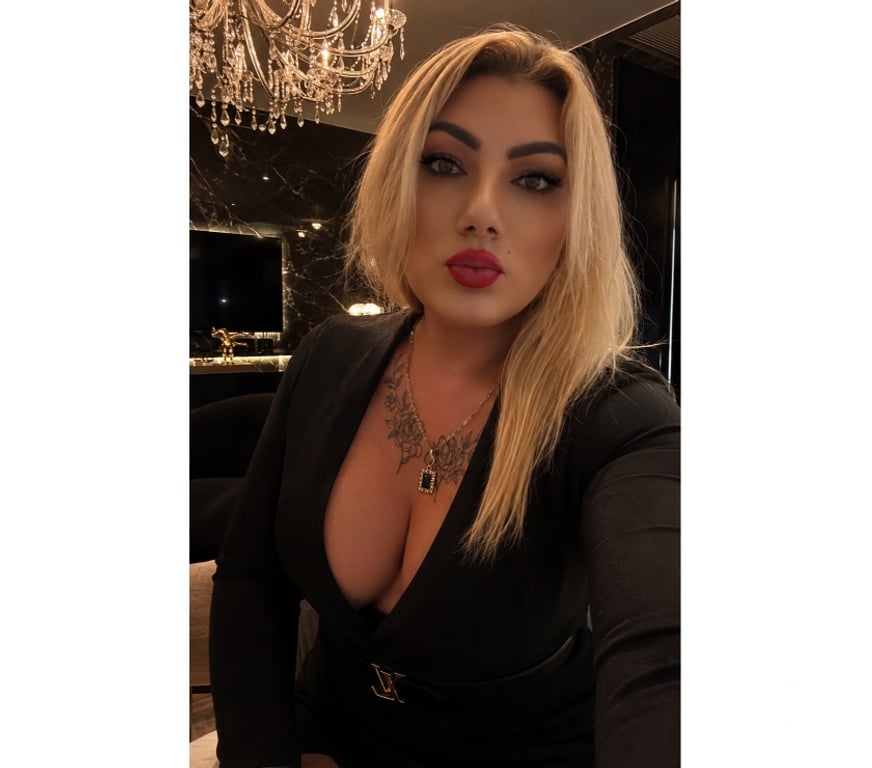 Escorts Bedfordshire Luton - Photos for XL Simina TRANSEXUAL curvy party big boobs🍑❤️