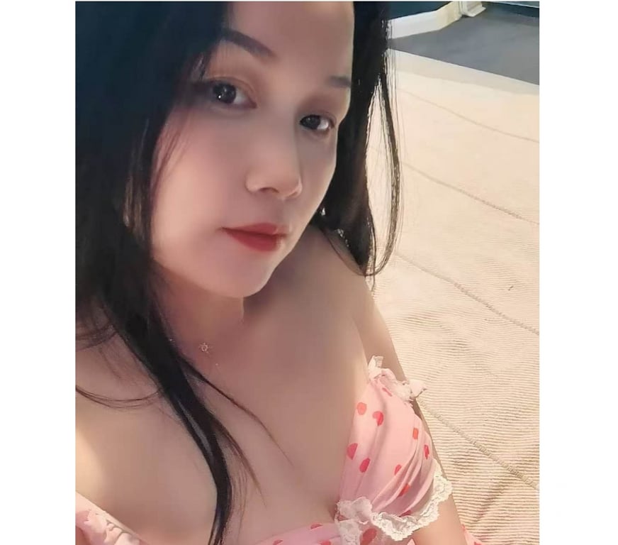 Escorts Edinburgh Edinburgh - Edinburgh - Photos for NEW Korean Girl LA-RA Kissing Full Body to Body Massage