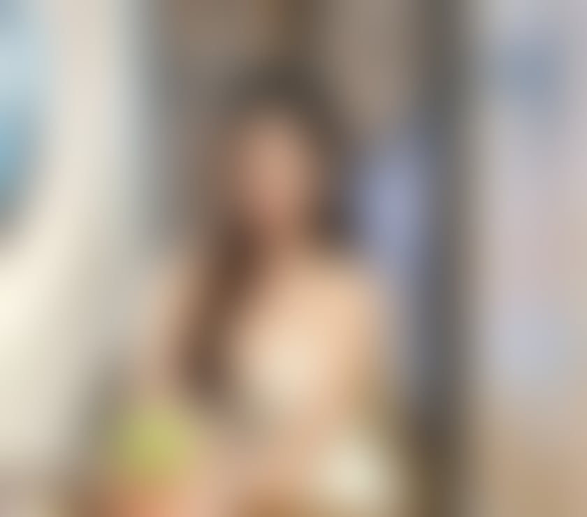  Escorts Colinton Edinburgh - Photos for South Asia Princess Girl Stacey Kissing Full Body
