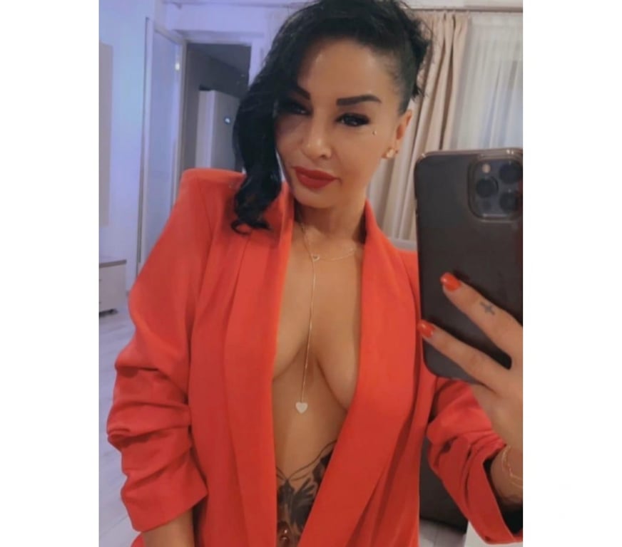 Escorts East London Leyton - East London - Photos for Now girls brunett sofia 💋😍😍😍