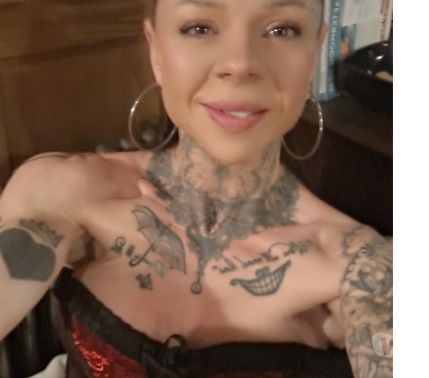 Escorts Carmarthenshire - Wales Cwmbach (Llanelli) - Carmarthenshire (Sir Gaerfyrddin) - Photos for Cute toned and tattooed masseuse