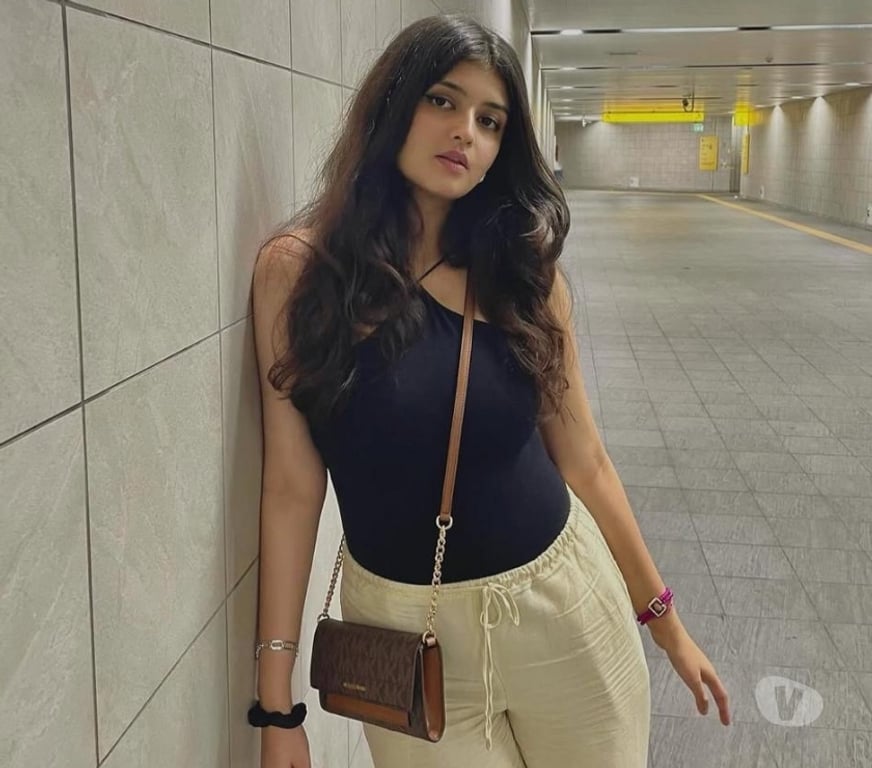 Escorts East London Redbridge - Photos for Captivating and Graceful Indian Companion in Town