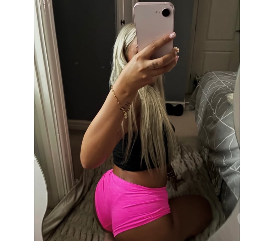 Escorts Lancashire Burnley - Photos for Genuine, Elegant & Easy-Going Company