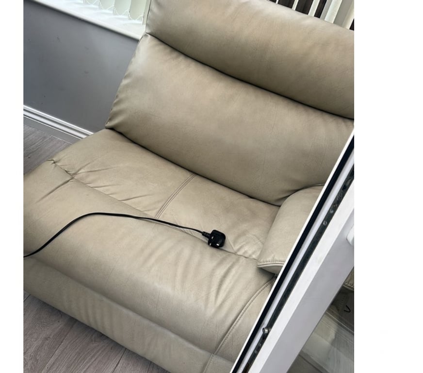 Free Stuff - Swap West Midlands Walsall - Photos for Free electric two seater recliner sofa in beige