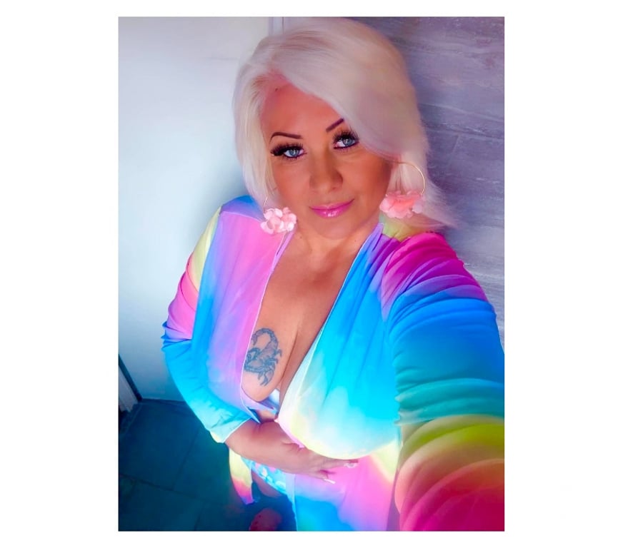 Escorts East London Goodmayes - East London - Photos for AMANDA HORNY MILF BIG NATURAL BOOBS RELAX KISS