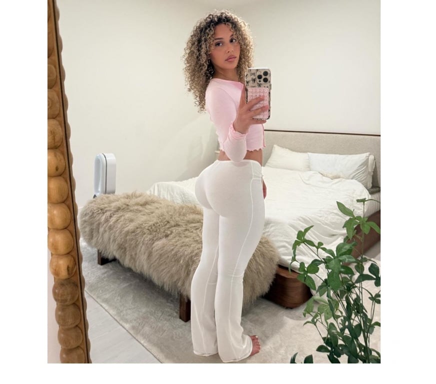 Escorts North West London Harrow - Photos for Elegance, curves, and a company you’ll remember