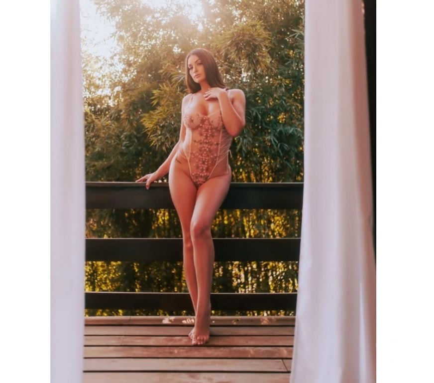 Escorts Surrey Woking - Photos for CURVY BRAZILIAN PARTY GIRL 🔥