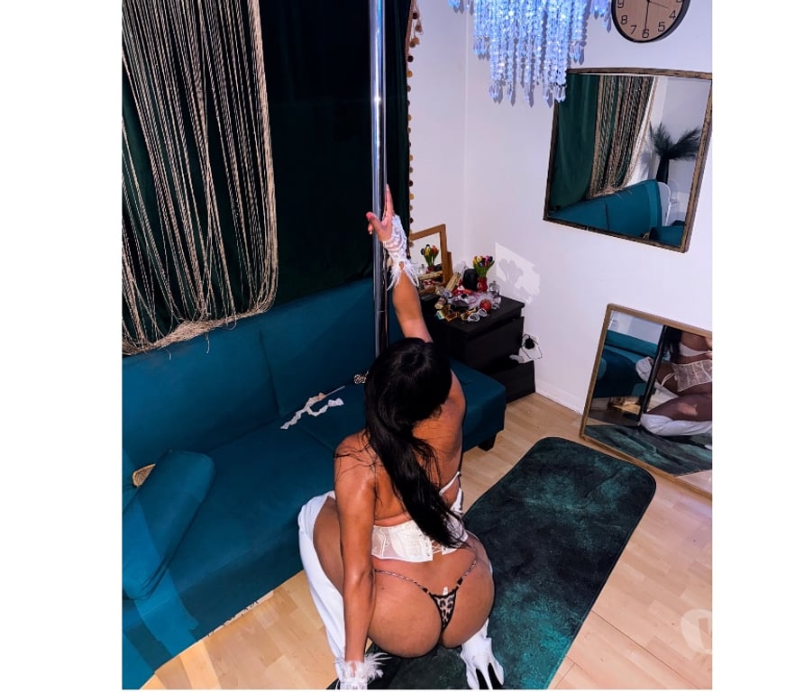 Trans Escorts South East London New Cross - South East London - Photos for Mistress Donatella Wild brazilian