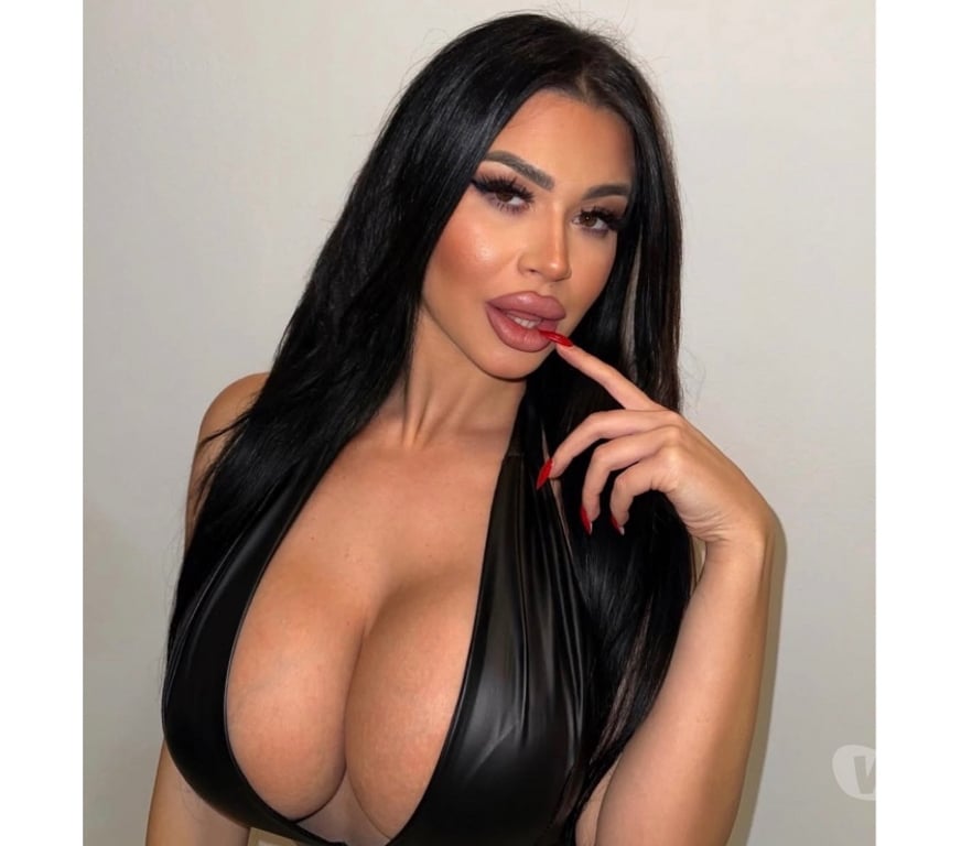 Escorts South East London Surrey Quays Station - South East London - Photos for 🔥 SENSUAL, ATTRACTIVE AND CHARMING BRUNETTE 💋