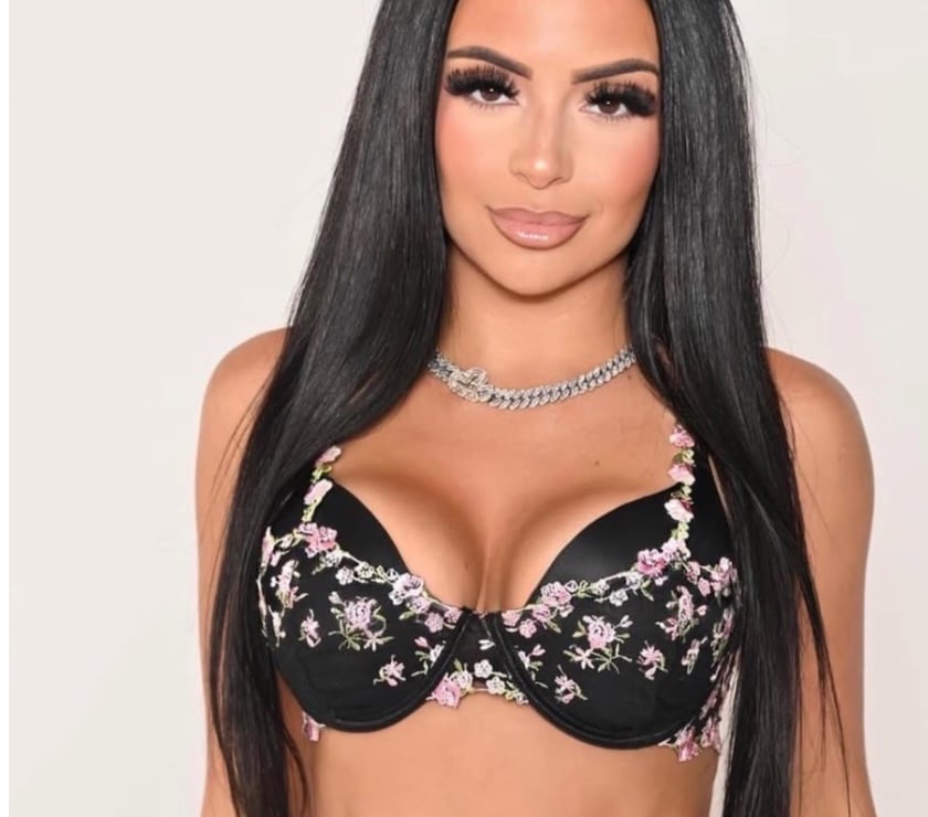 NEW IN TOWN🍒HOTTEST BRUNETTE🔝PARTY GFE