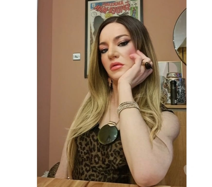 Escorts West Midlands Birmingham - Photos for Tiny first time In Birmingham Vers Top