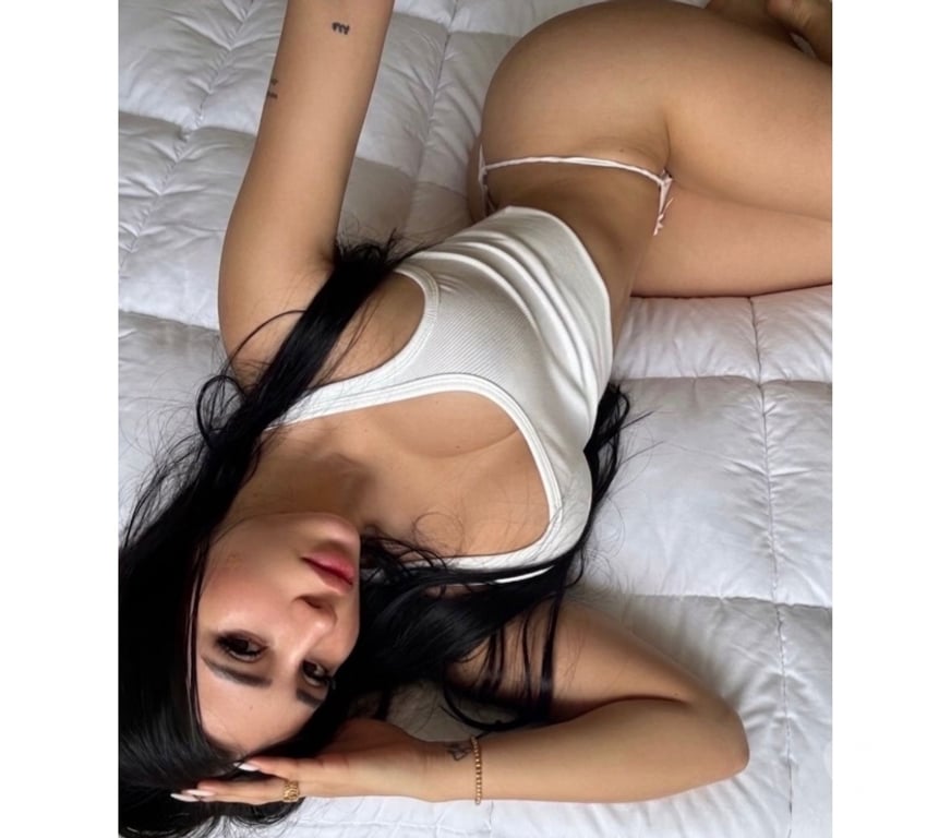 Escorts South West London Earlsfield - South West London - Photos for 🔥 SENSUAL, ATTRACTIVE AND CHARMING HOT💋