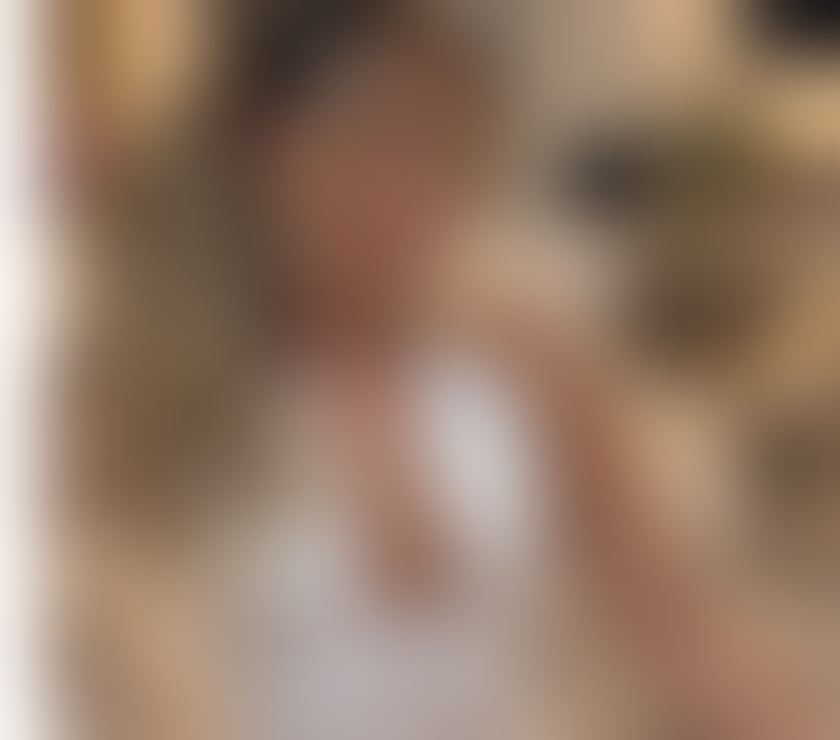 Escort Tottenham Court Road Central London - Photos for Elegant & Friendly in Central London