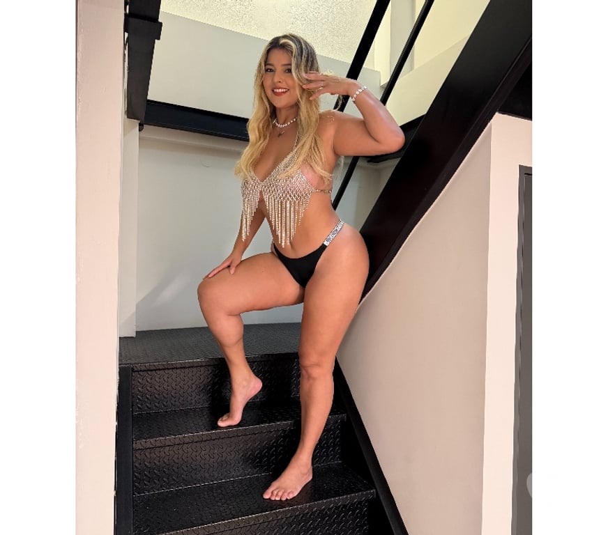 Escorts North London Enfield - Photos for 🇧🇷BUSTY BRAZILIAN 🇧🇷🔝PARTYGIRL🔝