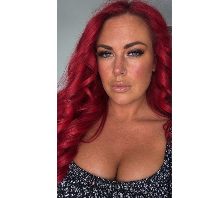Adult Entertainment Hampshire Basingstoke and Deane - Photos for Gorgeous Curvy red-headed hotwife +44 7951 039182