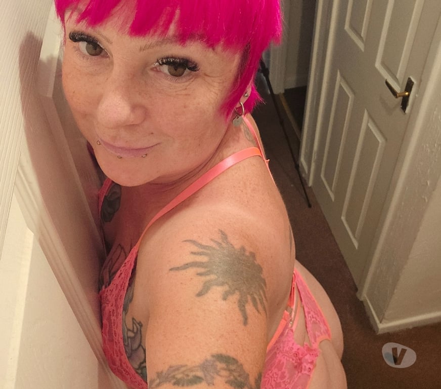 Escorts Hampshire Portsmouth - Photos for Tattooed Alternative Yorkshire Curvy 52yr old GFe Owo Dfk