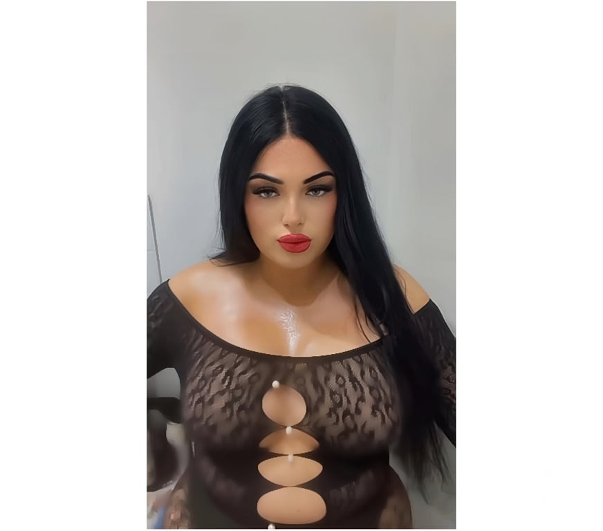 Trans Escorts West Midlands Birmingham - Photos for 7inch Curvy Irish trans girl in Birmingham city centre