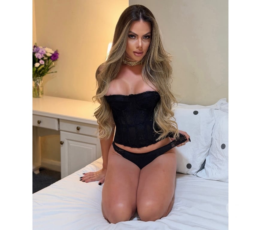 Trans Escorts North West London Harlesden - North West London - Photos for Sasha — Elegant & Seductive Trans Companion