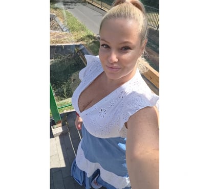 Escorts Roath Cardiff - Photos for Trained masseuse in town. Let me take your stresses away