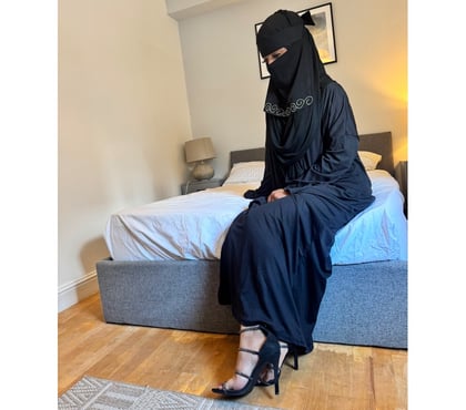 Escort Liverpool Street Central London - Photos for 22 year old Indian Fianceè in E1