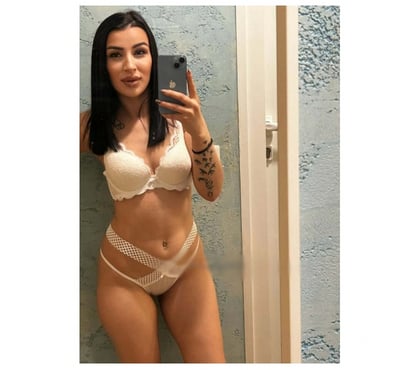 Duo Escorts & Erotic Massage Leeds City Centre Leeds - Photos for ❤KARINA 💯real❤PARTY GIRL❤O.W.O kissing