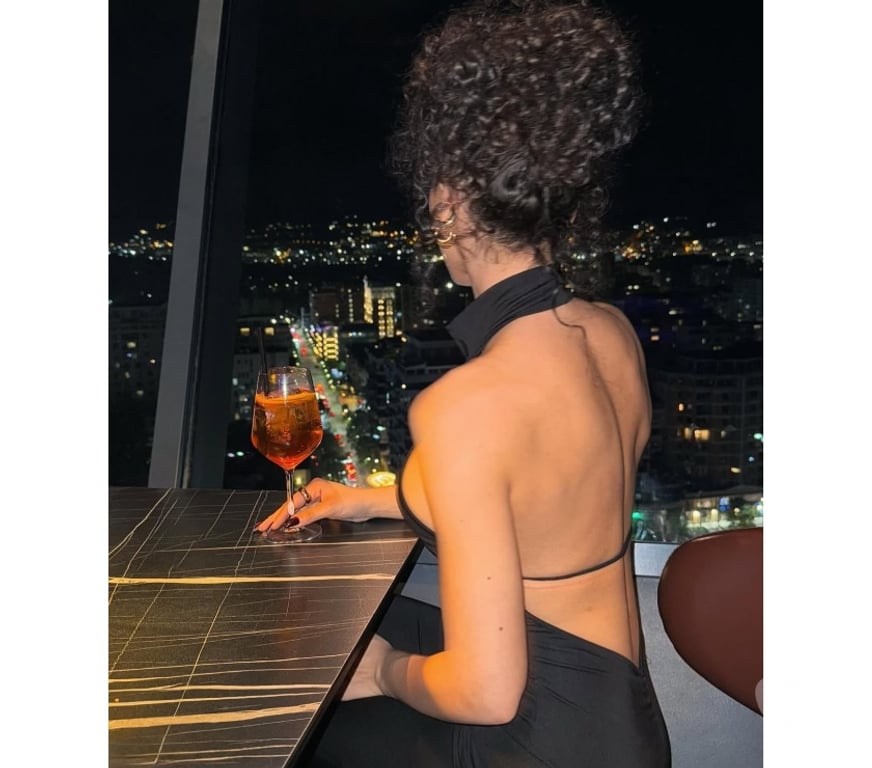 Escorts West Yorkshire Leeds - Photos for Luna - sensuality, elegance and discretion