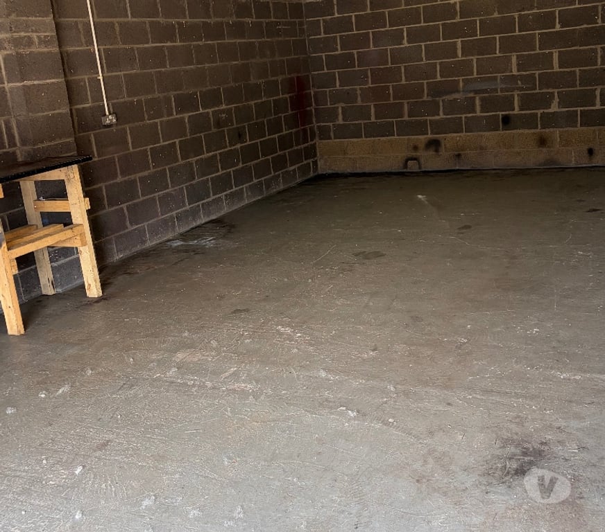 Shops/Businesses for sale - let Glasgow Kirkintilloch - Glasgow - Photos for Workshop: Storage Unit To Let