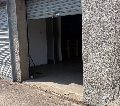 Shops/Businesses for sale - let Kirkintilloch Glasgow - Photos for Workshop: Storage Unit To Let