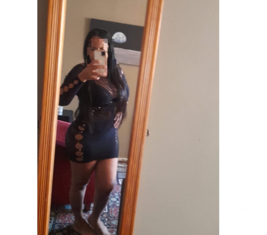 Escorts East London Becontree Heath - East London - Photos for I'm a fun-loving brunette you won't forget.
