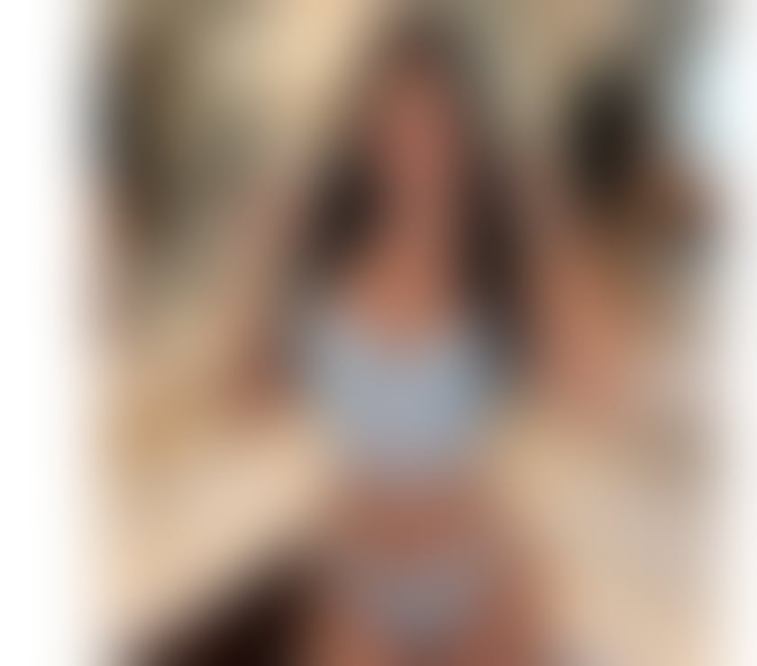 Photos for Alice- Brunette- Party 🇧🇷