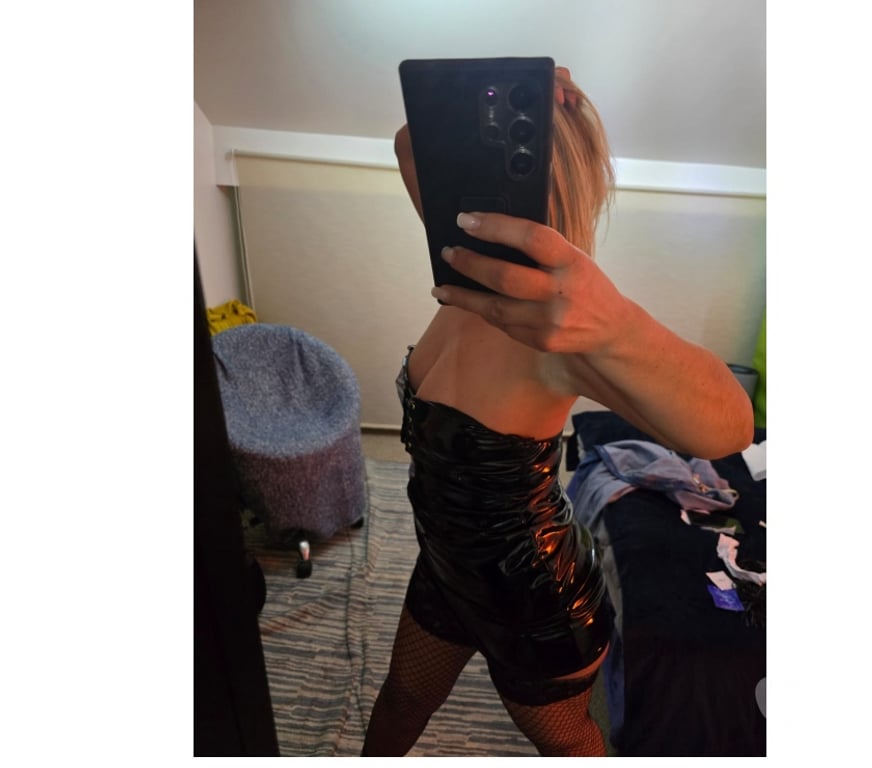 Escorts South East London Bromley - Photos for Massage and Strap-on