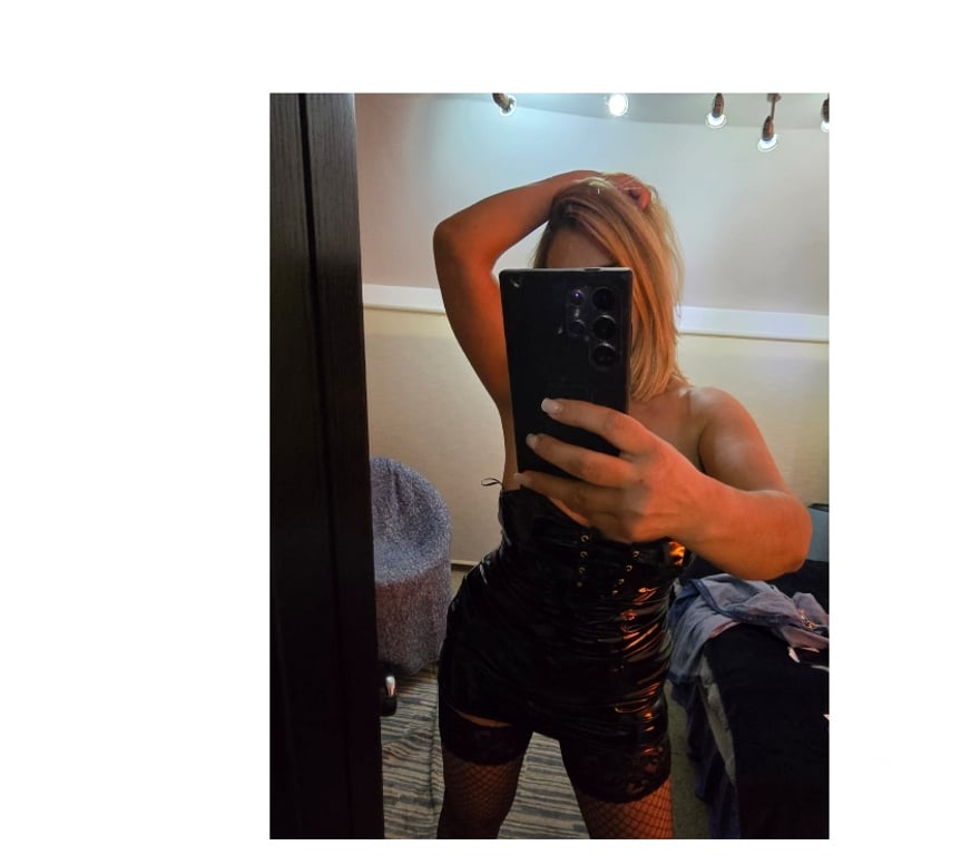 Escorts South East London Bromley - Photos for Massage and Strap-on