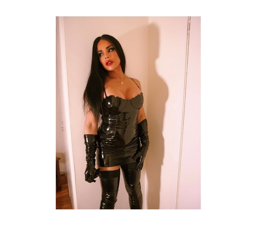 Trans Escorts Slough Slough Town Centre - Slough - Photos for La Sinitta mistress Slough city centre