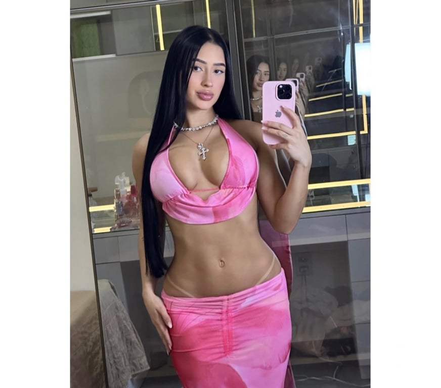 Escorts East London Stratford High Street - DLR Station - East London - Photos for 🔥 SENSUAL, ATTRACTIVE AND CHARMING BRUNETTE 💋