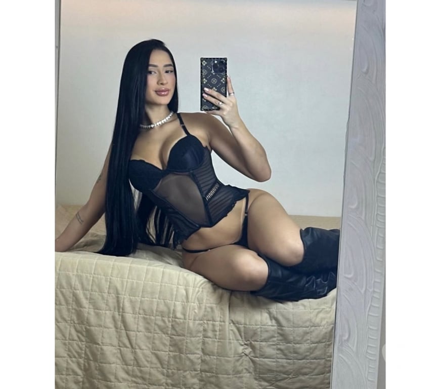 Escorts East London Stratford High Street - DLR Station - East London - Photos for 🔥 SENSUAL, ATTRACTIVE AND CHARMING BRUNETTE 💋