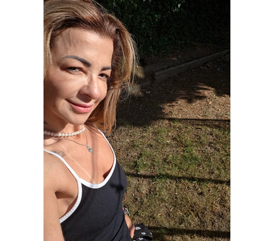 Escorts South West London Richmond upon Thames - Photos for Vicky Petite Brazilian