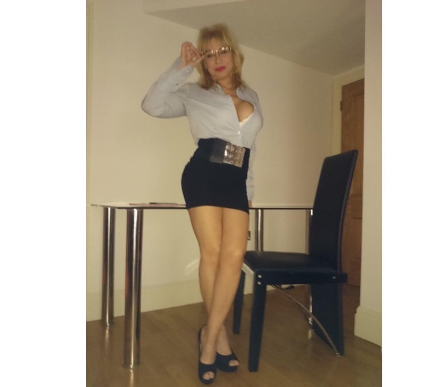 Escorts West Sussex Crawley - Photos for Linett 49🔥 European Lady. Let's go on an adventure, guys!