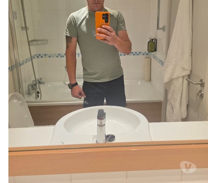 Swingers Redhill Reigate and Banstead - Photos for LOOKING FOR FEMALES ONLY