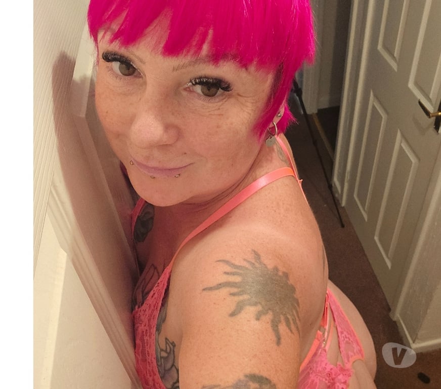 Escorts West Berkshire Reading - West Berkshire - Photos for Tattooed, Curvy, Alternative, Yorkshire 52yrs, GFE, OWO