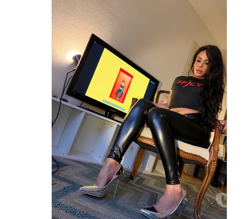 Trans Escorts South East London Croydon - Photos for TRANS DOMINICANA📍 CROYDON📍5’5 TALL!XXL TOY BBL ASS!