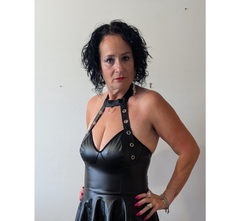 Adult Entertainment Lincolnshire North Lincolnshire - Photos for FILTHY & CLASS🔥MATURE MILF🔥34GG PIERCED🔥07551976631