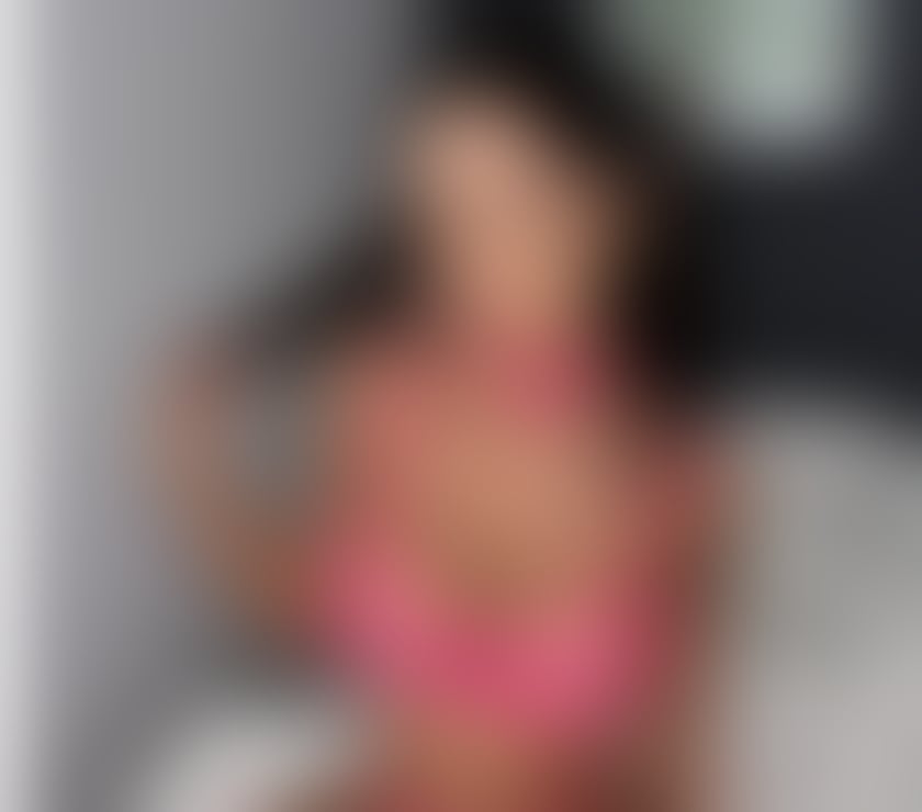 Lara ~Party Girls ~ NEW HERE